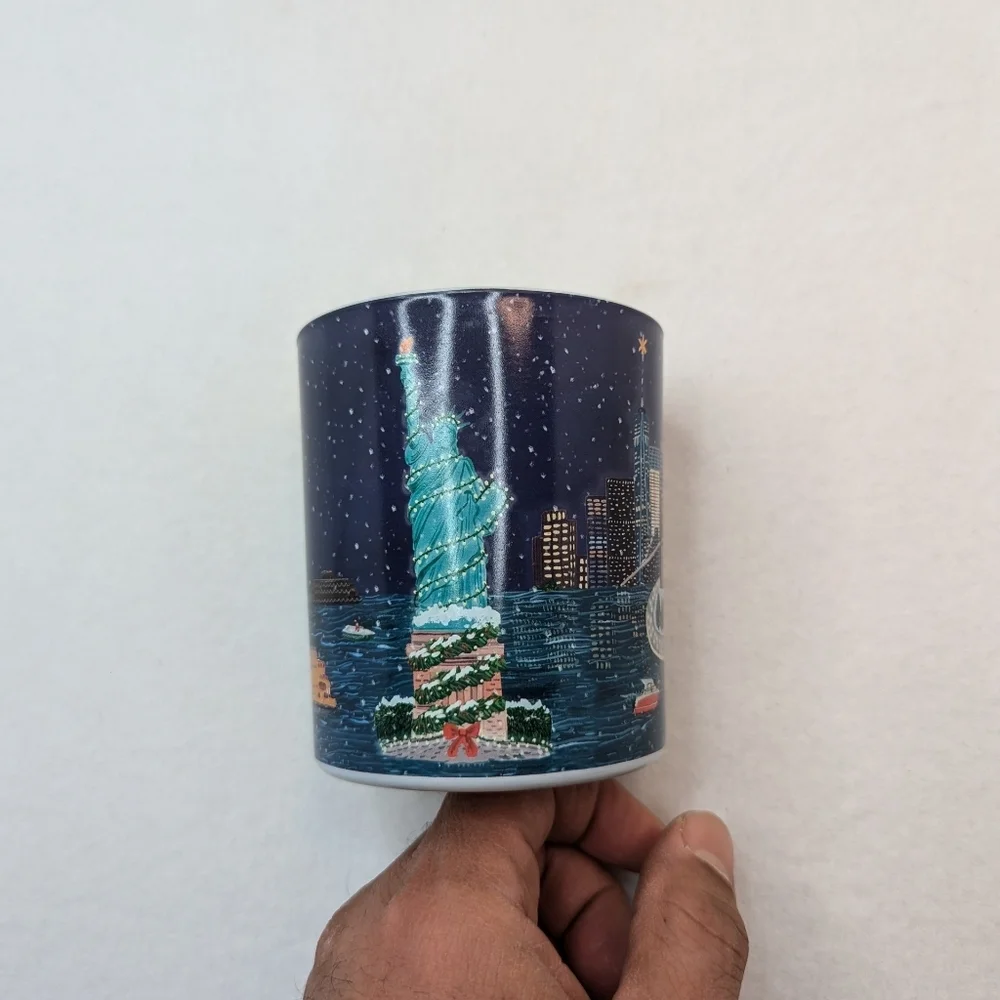NWT Anthropologie Holiday in the City Candle New York City  Winter White Thyme